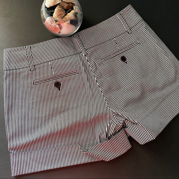 🍒NY & CO. STRIPED BLACK AND WHITE SHORT SIZE 2 - Picture 3 of 7